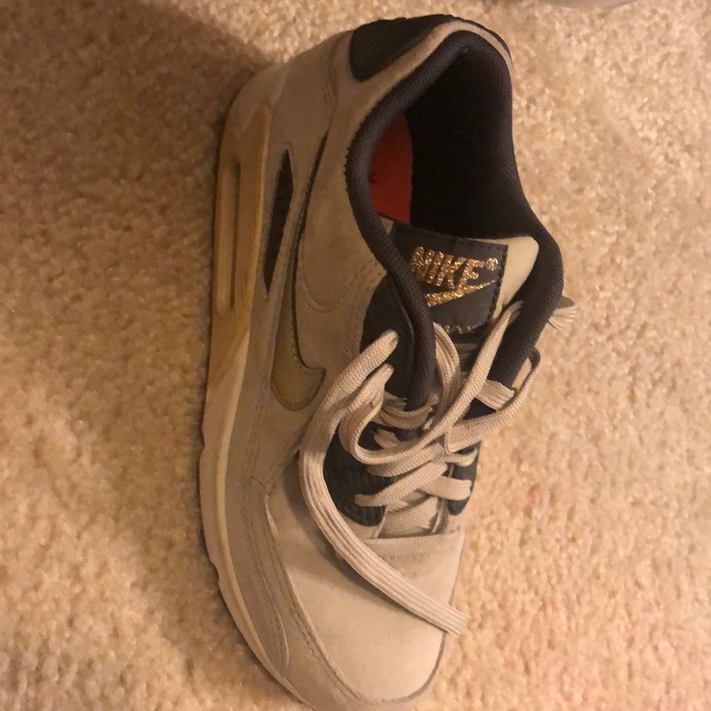 Nike tennis shoes